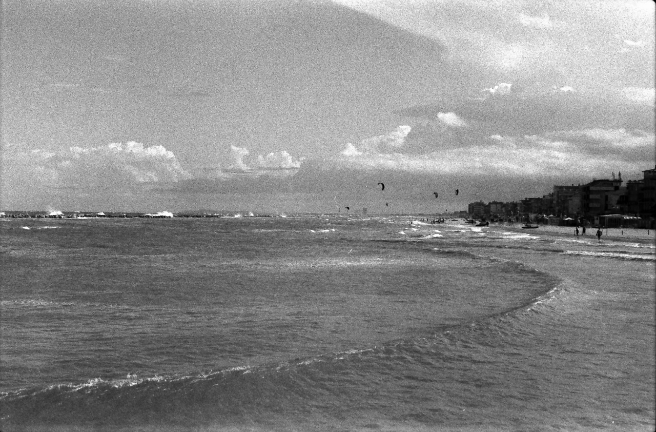 Yashica FX-2 | Lomography Lady Grey B&W 400