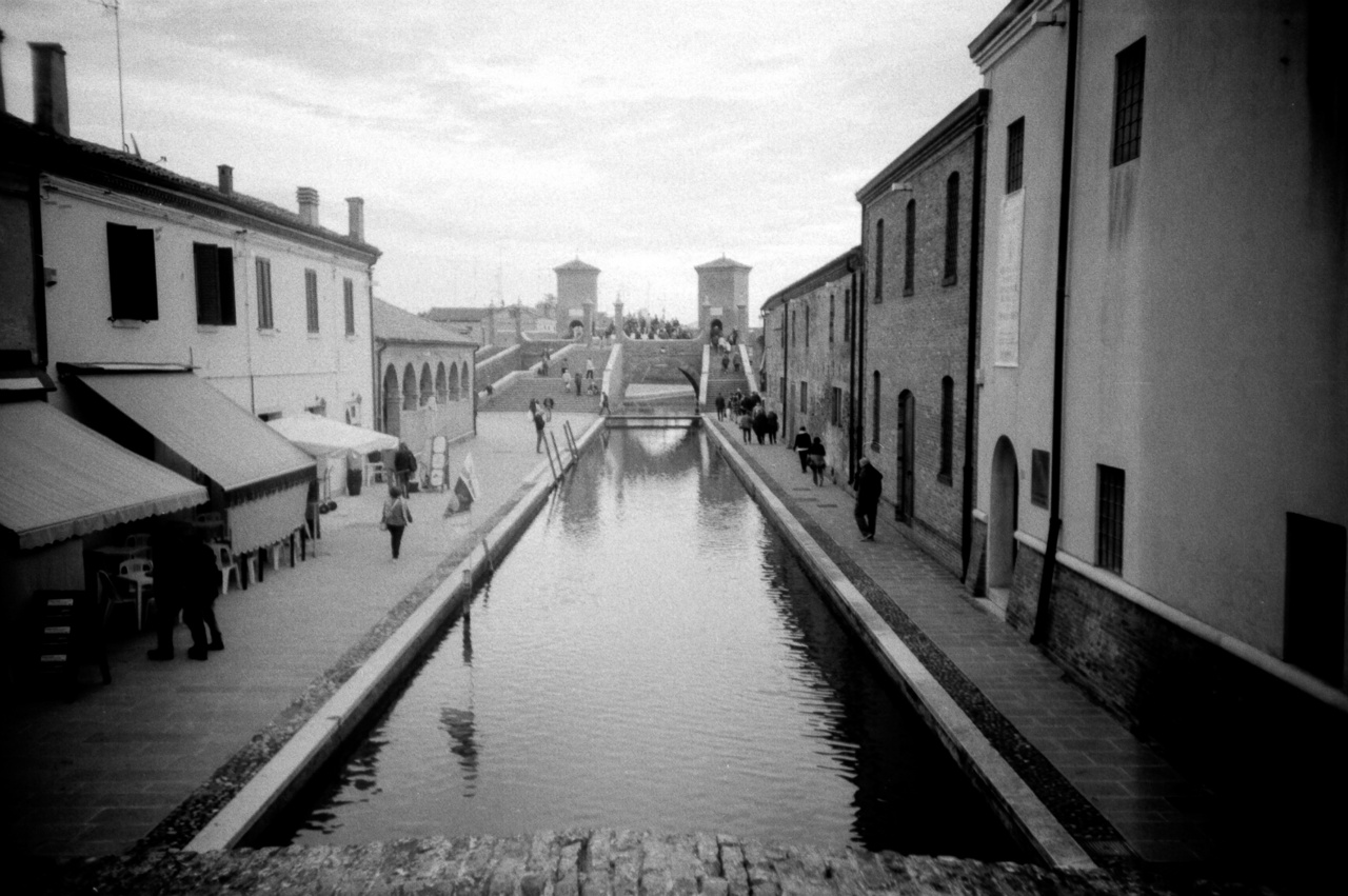 Lomo LC-A | Kodak 100TMX [exp. 07/2011]