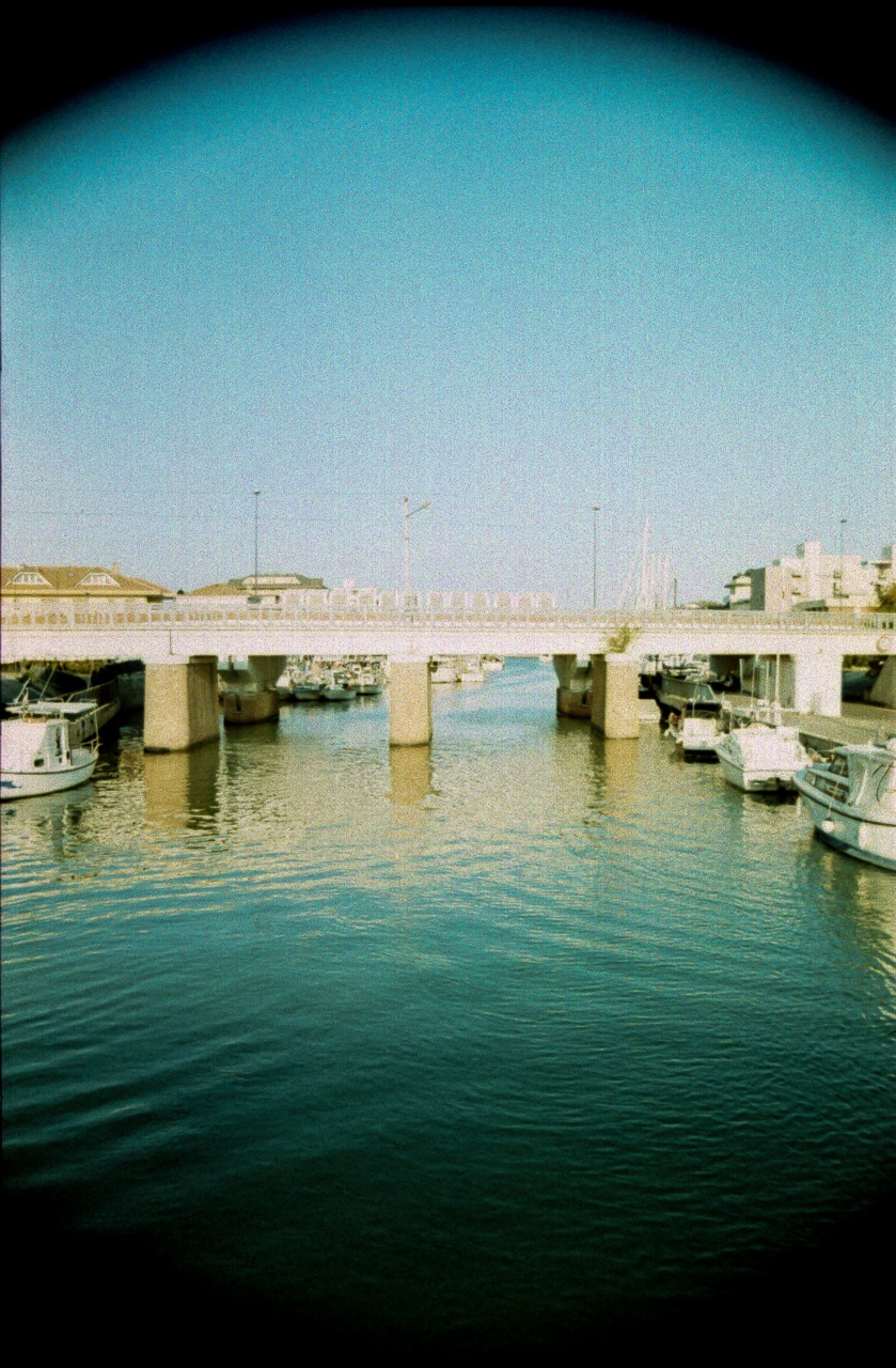 Yashica FX-2 | Lomography X-Pro Slide 200 [exp. 10/2017]