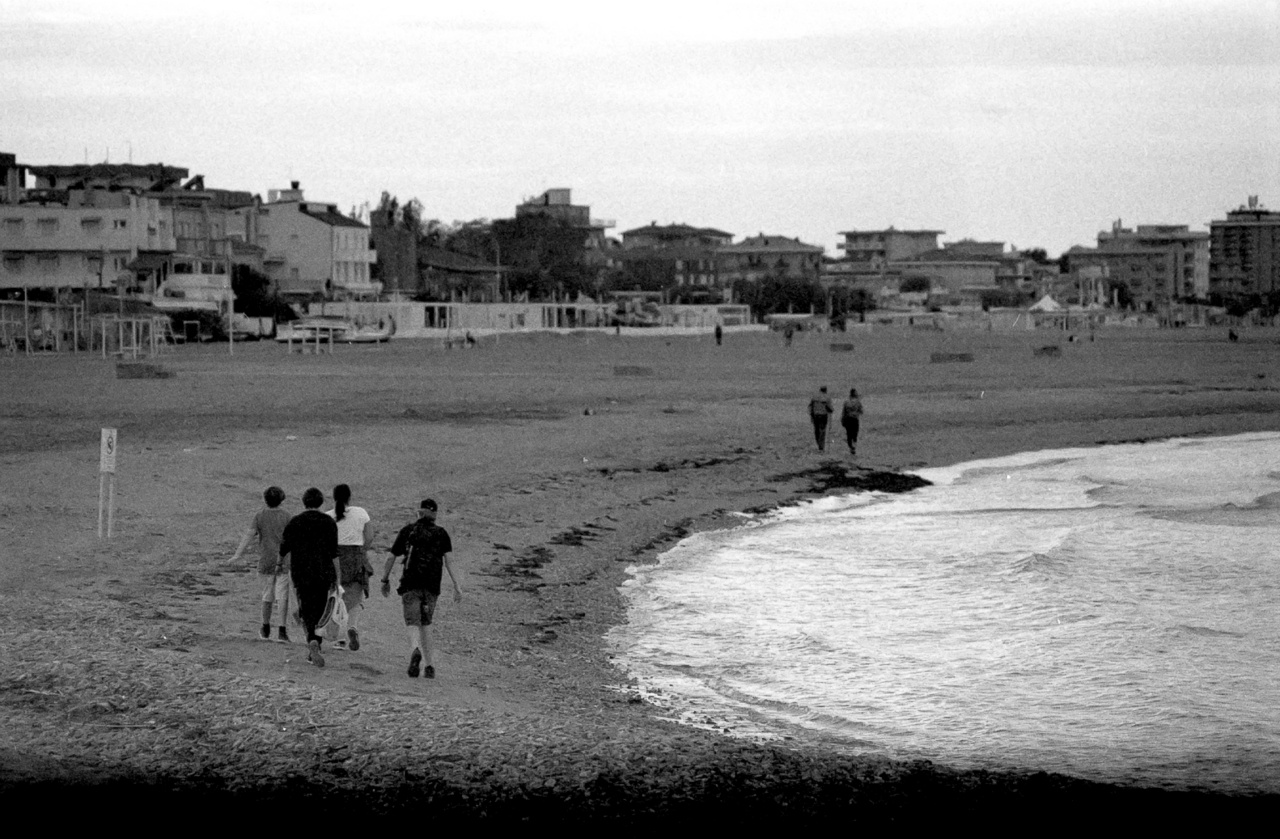 Yashica FX-2 | Ilford HP5+ 400 [exp. 02/2018]