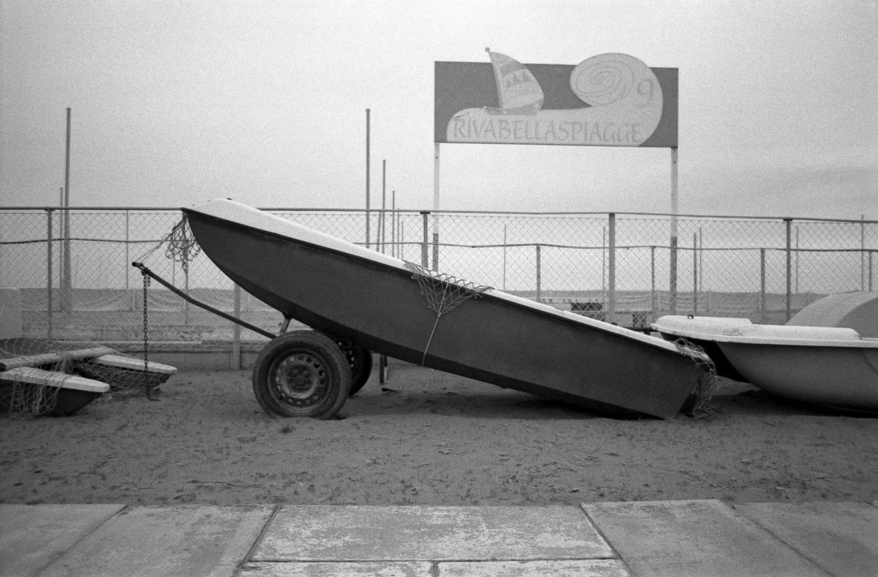 Yashica FX-2 | Lomography Lady Grey B&W 400 [exp. 08/2016]