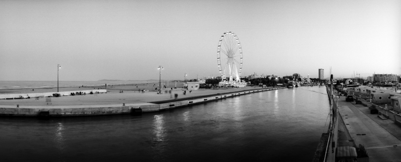 Zenit Horizon S3 Pro | Kodak 100TMX [exp. 07/2011]