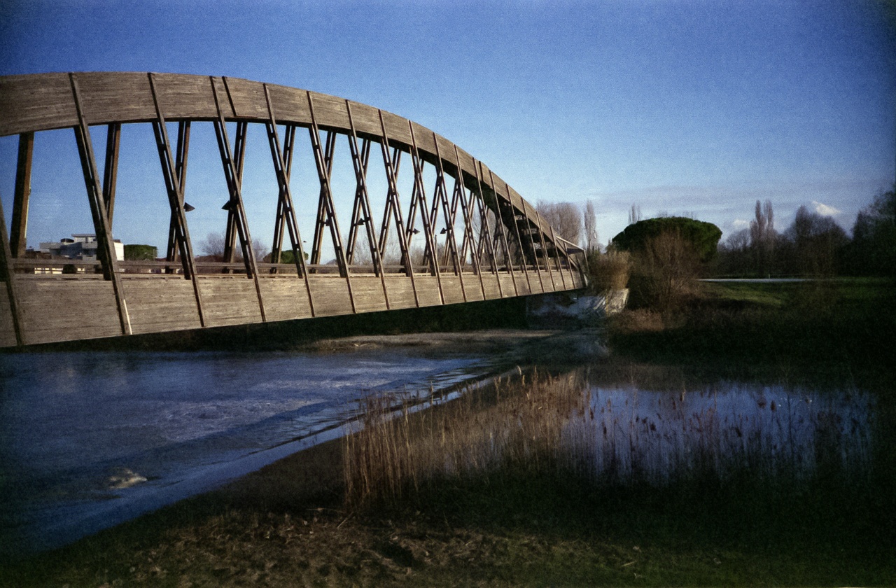 Lomo LC-A (Cyrillic version) | Fujifilm Fuji X-Tra 400 [exp. 05/2008]